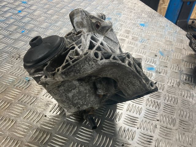 bontott AUDI A8 Olajhűtő