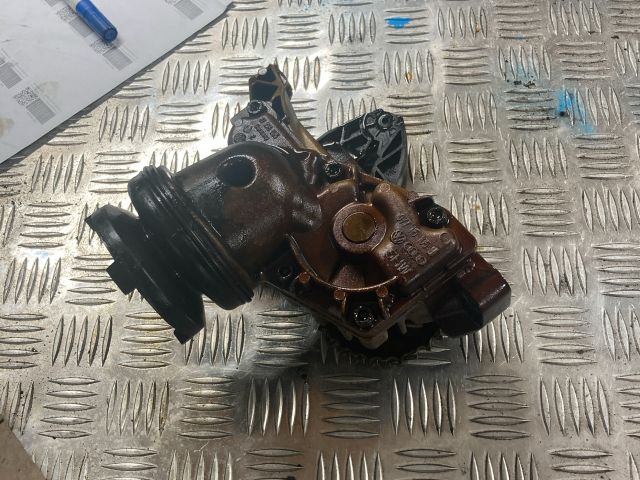 bontott AUDI A8 Olajszivattyú