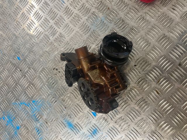 bontott AUDI A8 Olajszivattyú