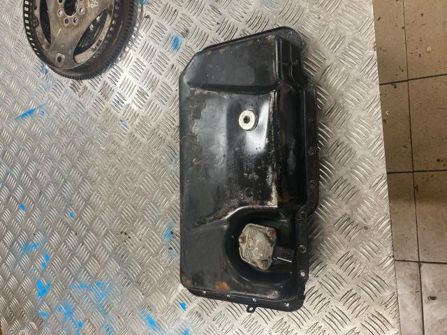 bontott AUDI A8 Olajteknő