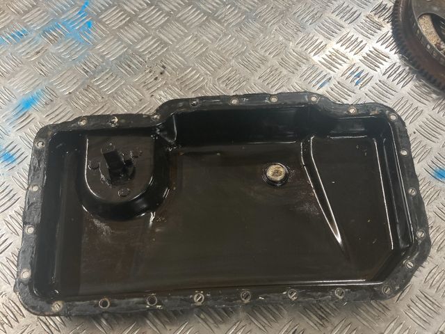 bontott AUDI A8 Olajteknő