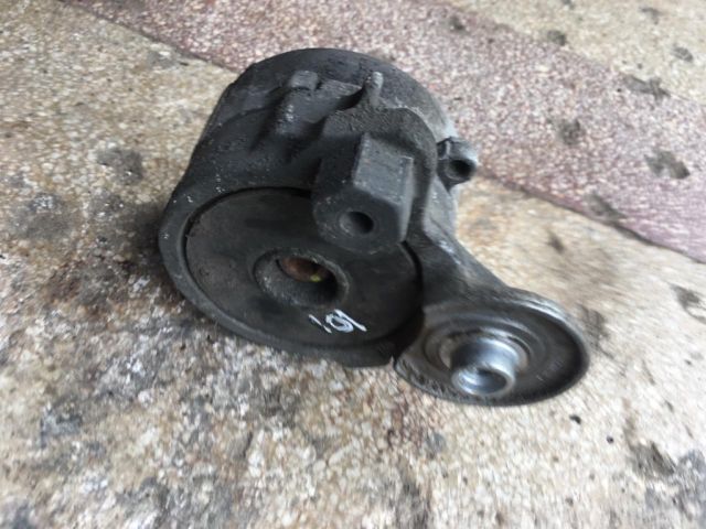 bontott AUDI A8 Szíjfeszítő Görgő