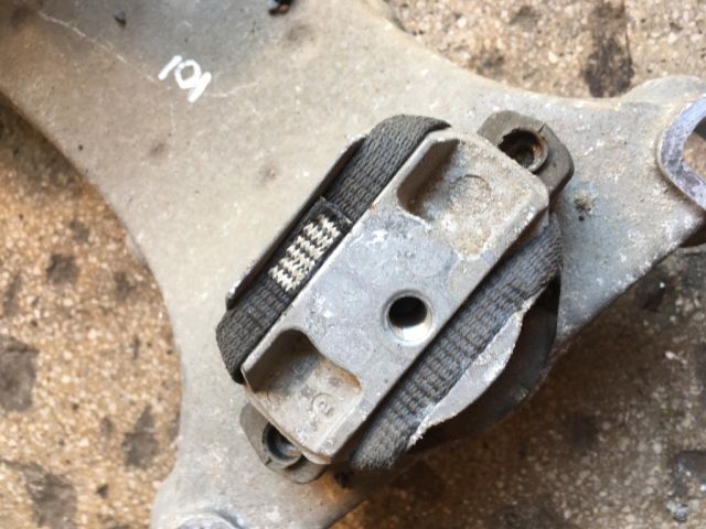 bontott AUDI A8 Váltó Tartó Bak (Pozíciófüggetlen)