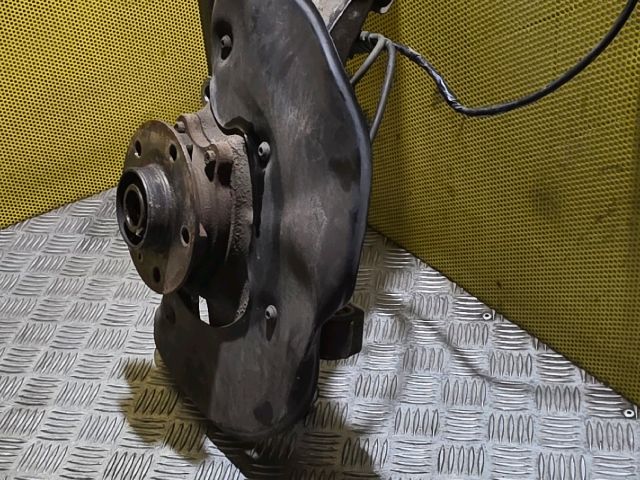 bontott AUDI A8 Jobb első Csonkállvány Kerékaggyal