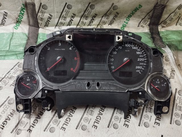 bontott AUDI A8 Kilométeróra