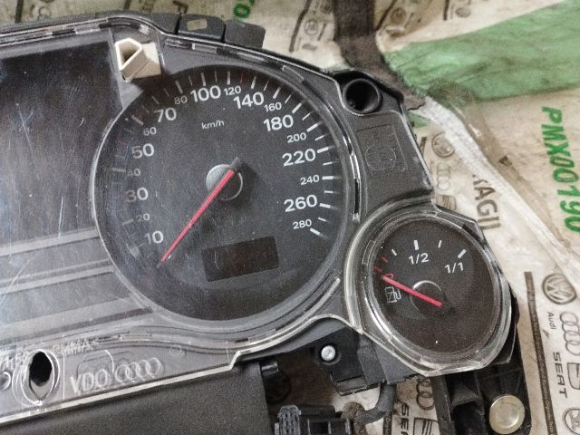 bontott AUDI A8 Kilométeróra