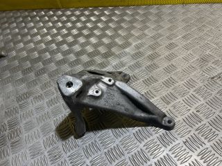 bontott AUDI A8 Motor Tartó Bak Jobb