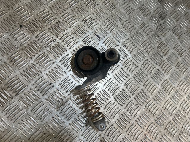 bontott AUDI A8 Szíjfeszítő Görgő