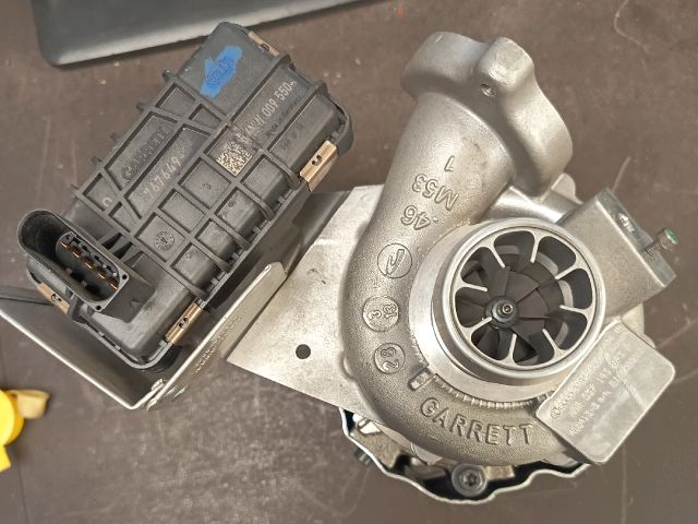 bontott AUDI A8 Turbó