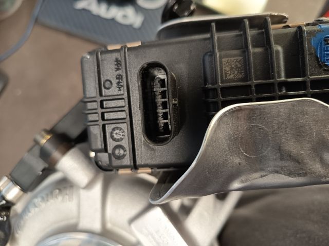 bontott AUDI A8 Turbó