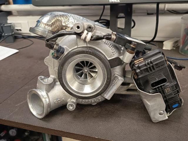 bontott AUDI A8 Turbó