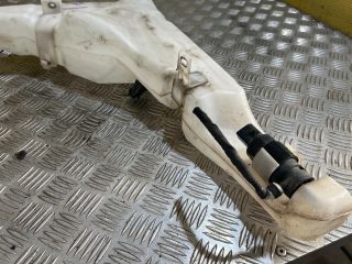 bontott AUDI A8 Ablakmosó Tartály