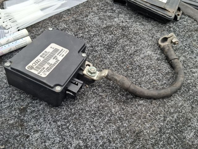 bontott AUDI A8 Akkumulátor Saru Elektronikával