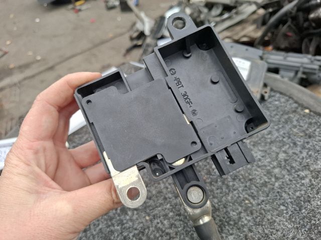 bontott AUDI A8 Akkumulátor Saru Elektronikával