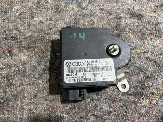 bontott AUDI A8 Akkumulátor Vezérlő Panel