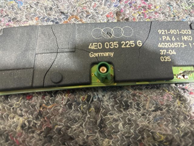 bontott AUDI A8 Antenna Erősítő