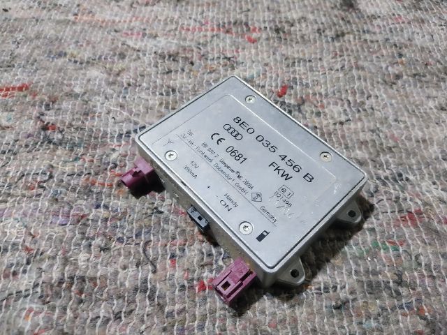 bontott AUDI A8 Antenna Erősítő