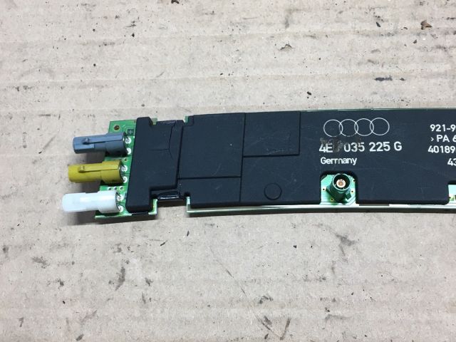 bontott AUDI A8 Antenna Erősítő