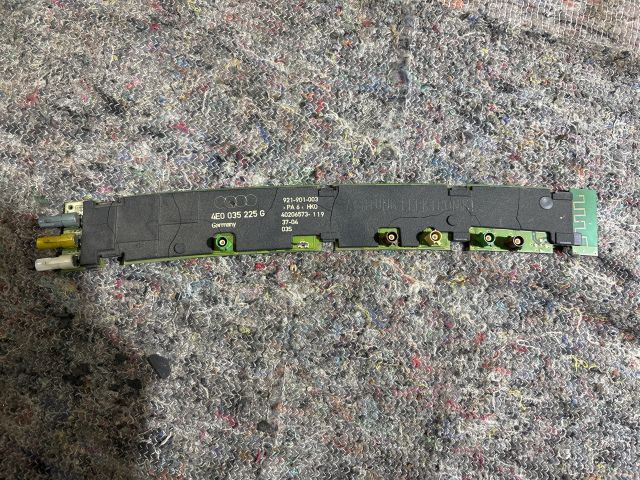 bontott AUDI A8 Antenna Erősítő