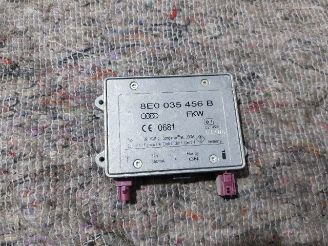 bontott AUDI A8 Antenna Erősítő