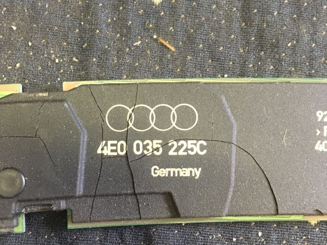 bontott AUDI A8 Antenna Erősítő