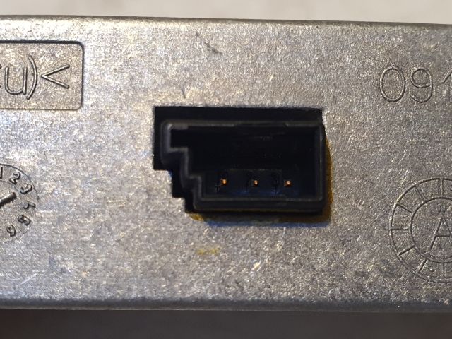 bontott AUDI A8 Antenna Erősítő