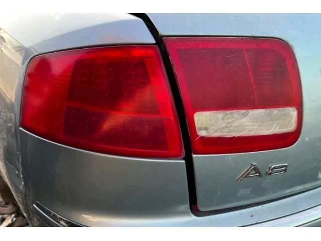 bontott AUDI A8 Bal Belső Hátsó Lámpa