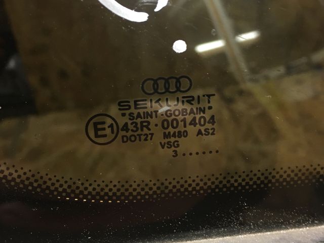 bontott AUDI A8 Bal C Oszlop Oldalablak Üveg