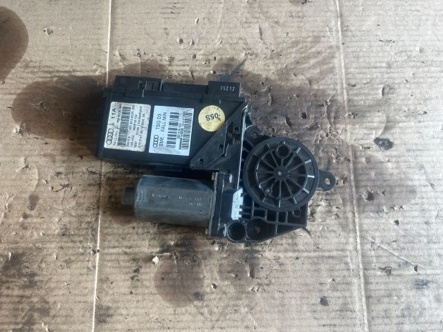 bontott AUDI A8 Bal első Ablakemelő Motor