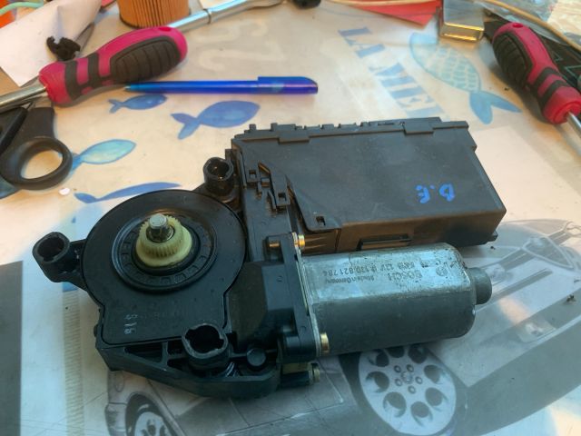 bontott AUDI A8 Bal első Ablakemelő Motor