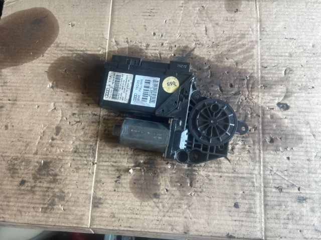 bontott AUDI A8 Bal első Ablakemelő Motor