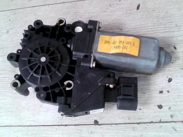 bontott AUDI A8 Bal első Ablakemelő Motor