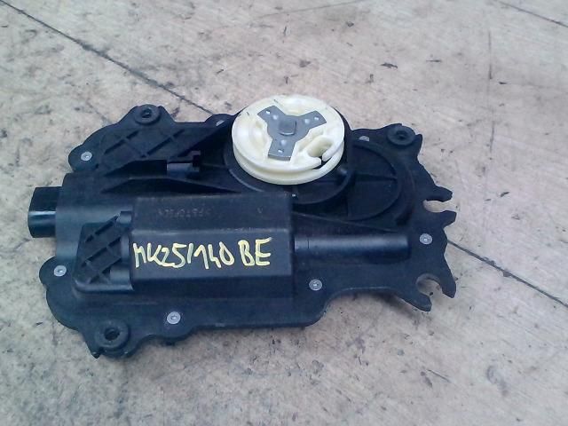 bontott AUDI A8 Bal első Ajtózár Motor