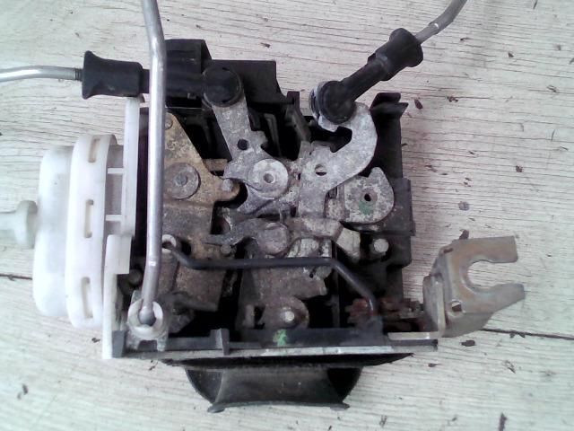 bontott AUDI A8 Bal első Ajtózár