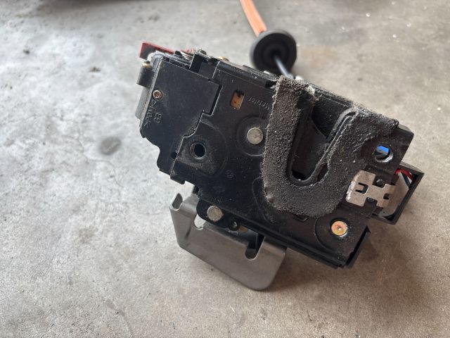 bontott AUDI A8 Bal első Ajtózár