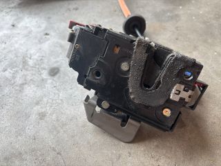 bontott AUDI A8 Bal első Ajtózár