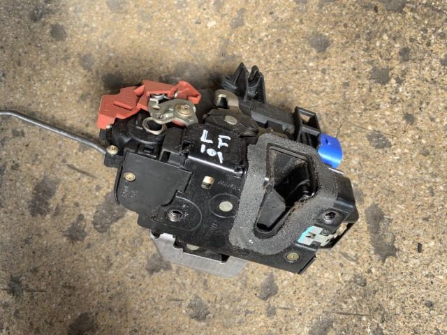 bontott AUDI A8 Bal első Ajtózár