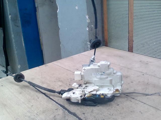 bontott AUDI A8 Bal első Ajtózár