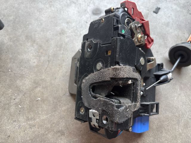 bontott AUDI A8 Bal első Ajtózár