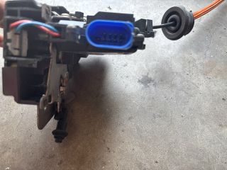 bontott AUDI A8 Bal első Ajtózár