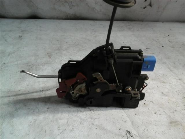 bontott AUDI A8 Bal első Ajtózár