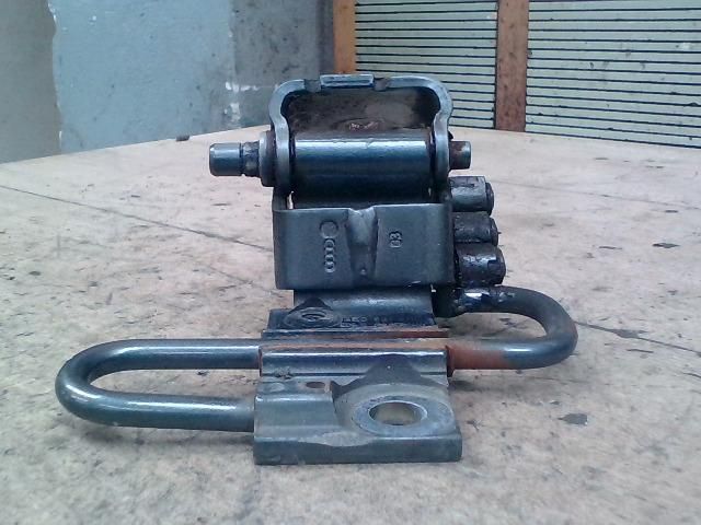 bontott AUDI A8 Bal első Alsó Zsanér