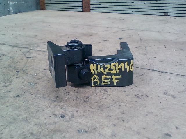 bontott AUDI A8 Bal első Felső Zsanér