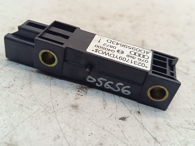 bontott AUDI A8 Bal első Oldal Ütközés Érzékelő