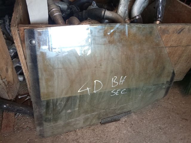 bontott AUDI A8 Bal hátsó Ablak