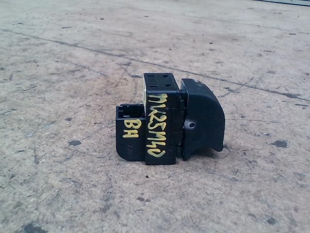 bontott AUDI A8 Bal hátsó Ablakemelő Kapcsoló