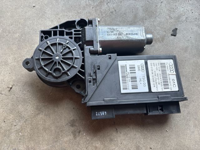 bontott AUDI A8 Bal hátsó Ablakemelő Motor