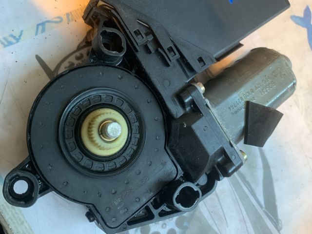 bontott AUDI A8 Bal hátsó Ablakemelő Motor