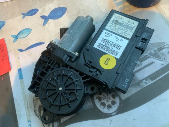 bontott AUDI A8 Bal hátsó Ablakemelő Motor