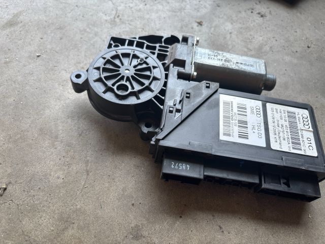 bontott AUDI A8 Bal hátsó Ablakemelő Motor